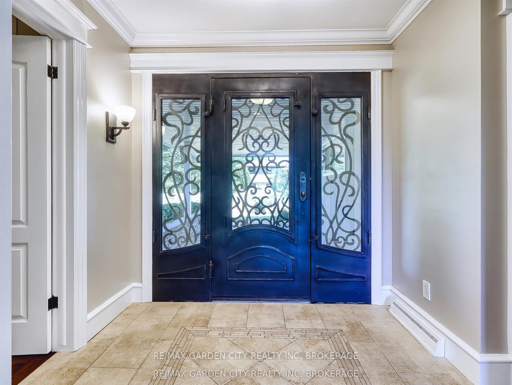 Photo 5 of 28 Marsdale Drive, St. Catharines, Glendale/Glenridge — HOMEH