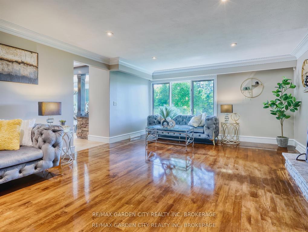 Photo 6 of 28 Marsdale Drive, St. Catharines, Glendale/Glenridge — HOMEH