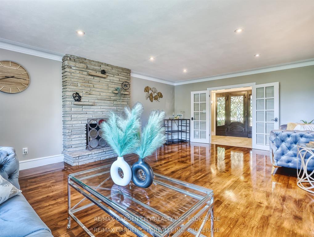 Photo 7 of 28 Marsdale Drive, St. Catharines, Glendale/Glenridge — HOMEH