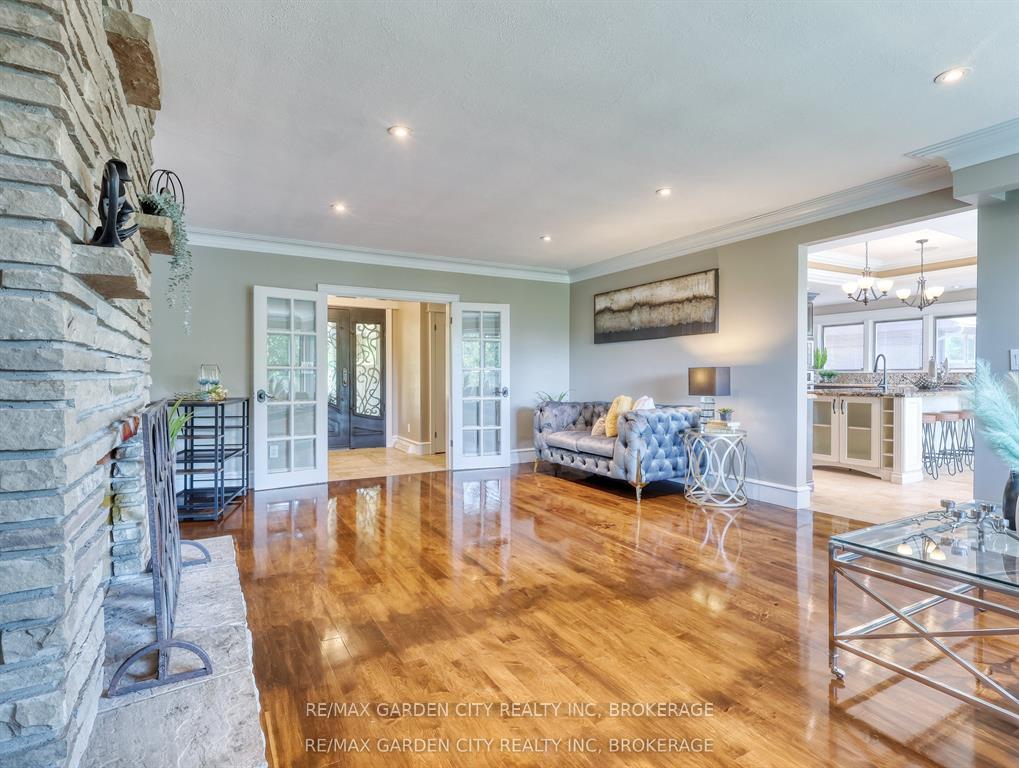 Photo 8 of 28 Marsdale Drive, St. Catharines, Glendale/Glenridge — HOMEH