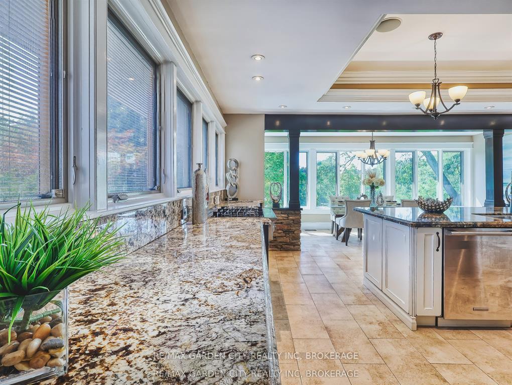 Photo 10 of 28 Marsdale Drive, St. Catharines, Glendale/Glenridge — HOMEH