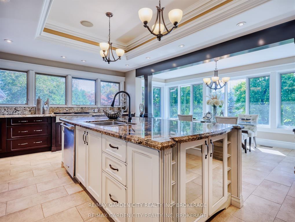 Photo 11 of 28 Marsdale Drive, St. Catharines, Glendale/Glenridge — HOMEH