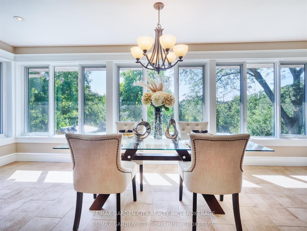 Photo 14 of 28 Marsdale Drive, St. Catharines, Glendale/Glenridge — HOMEH
