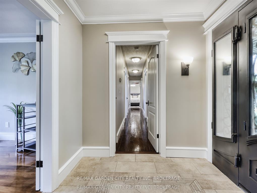 Photo 15 of 28 Marsdale Drive, St. Catharines, Glendale/Glenridge — HOMEH