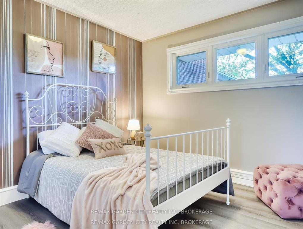 Photo 17 of 28 Marsdale Drive, St. Catharines, Glendale/Glenridge — HOMEH