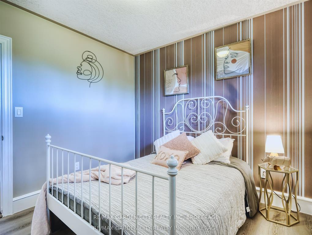 Photo 18 of 28 Marsdale Drive, St. Catharines, Glendale/Glenridge — HOMEH