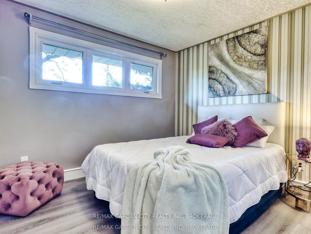 Photo 21 of 28 Marsdale Drive, St. Catharines, Glendale/Glenridge — HOMEH