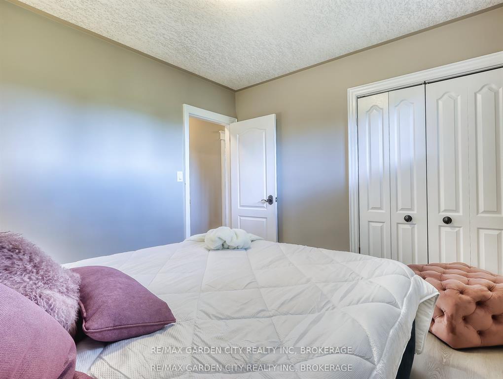 Photo 22 of 28 Marsdale Drive, St. Catharines, Glendale/Glenridge — HOMEH