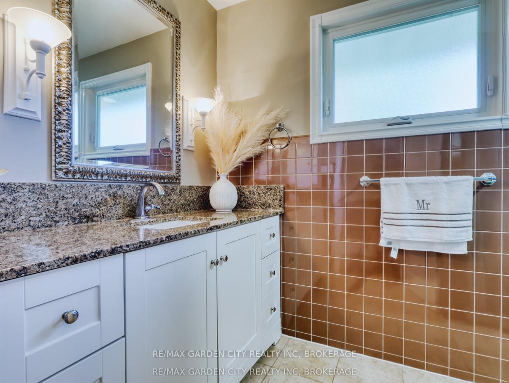 Photo 23 of 28 Marsdale Drive, St. Catharines, Glendale/Glenridge — HOMEH