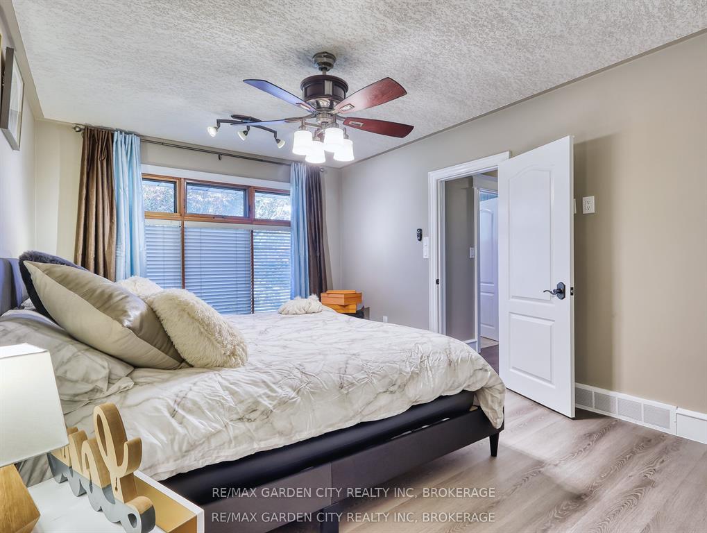 Photo 26 of 28 Marsdale Drive, St. Catharines, Glendale/Glenridge — HOMEH