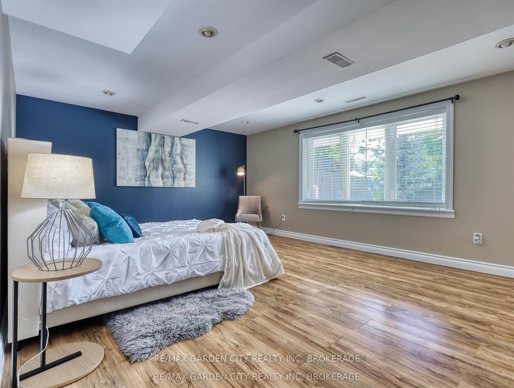 Photo 29 of 28 Marsdale Drive, St. Catharines, Glendale/Glenridge — HOMEH