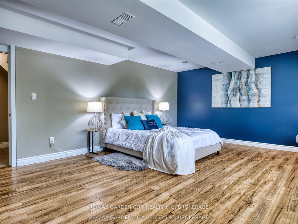 Photo 30 of 28 Marsdale Drive, St. Catharines, Glendale/Glenridge — HOMEH