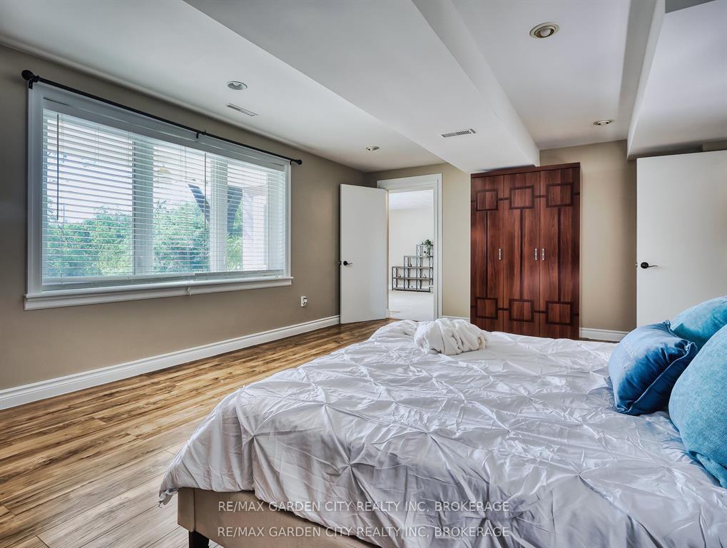 Photo 31 of 28 Marsdale Drive, St. Catharines, Glendale/Glenridge — HOMEH