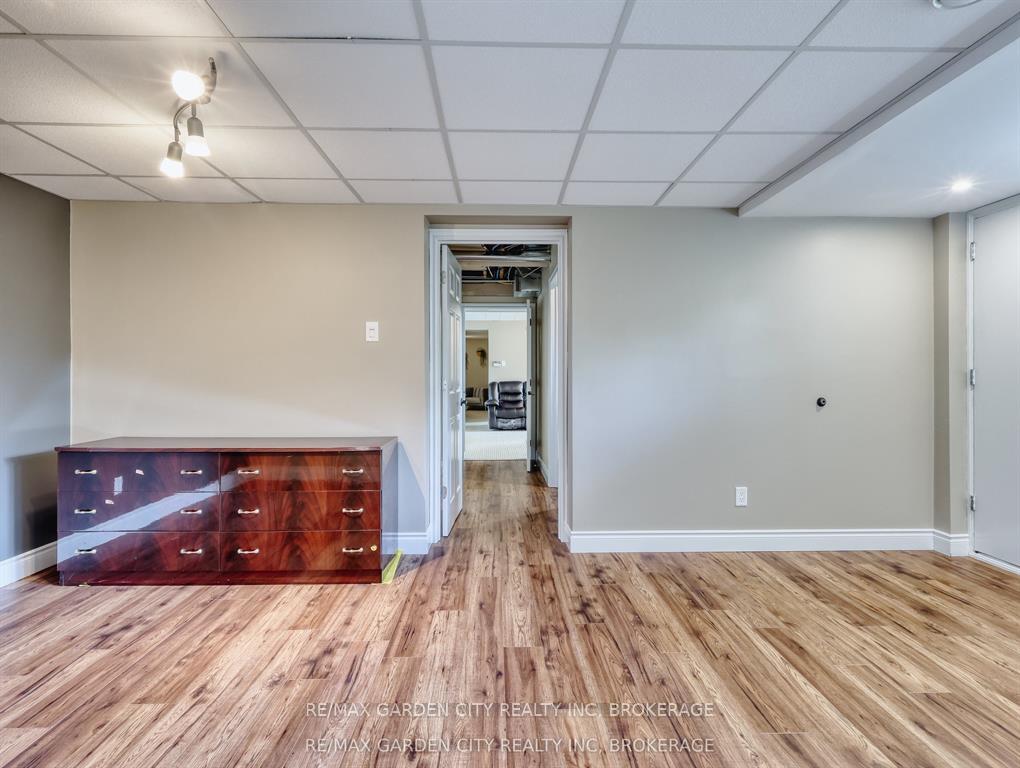 Photo 37 of 28 Marsdale Drive, St. Catharines, Glendale/Glenridge — HOMEH