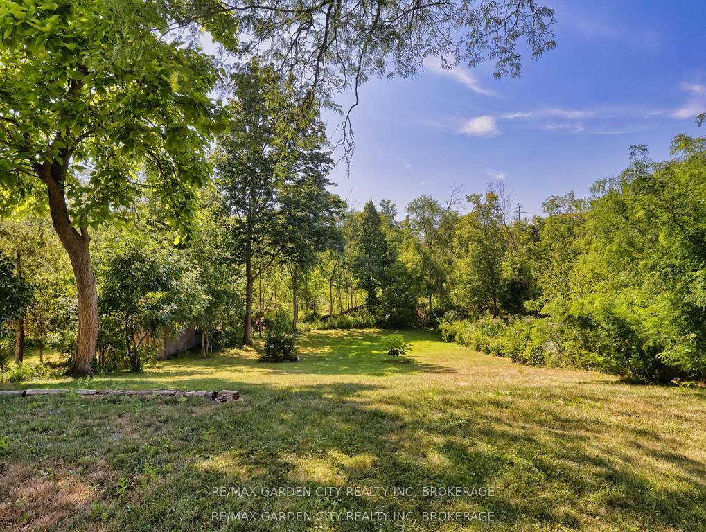 Photo 41 of 28 Marsdale Drive, St. Catharines, Glendale/Glenridge — HOMEH