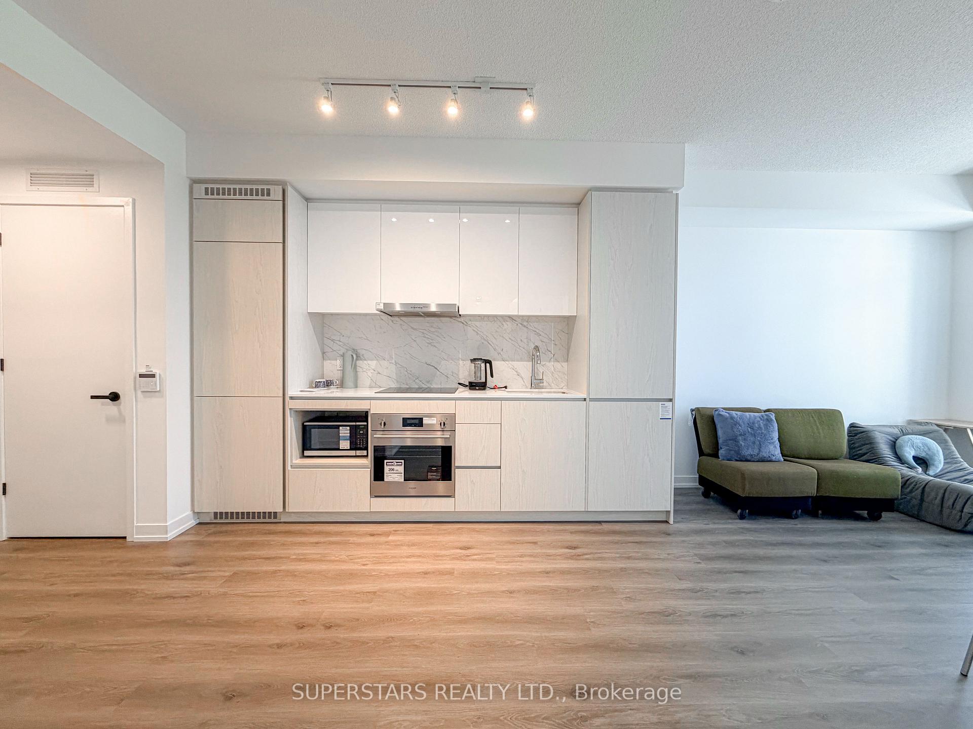 Photo 5 of Unit 2002, 28 Interchange Way, Vaughan, Vaughan Corporate Centre — HOMEH