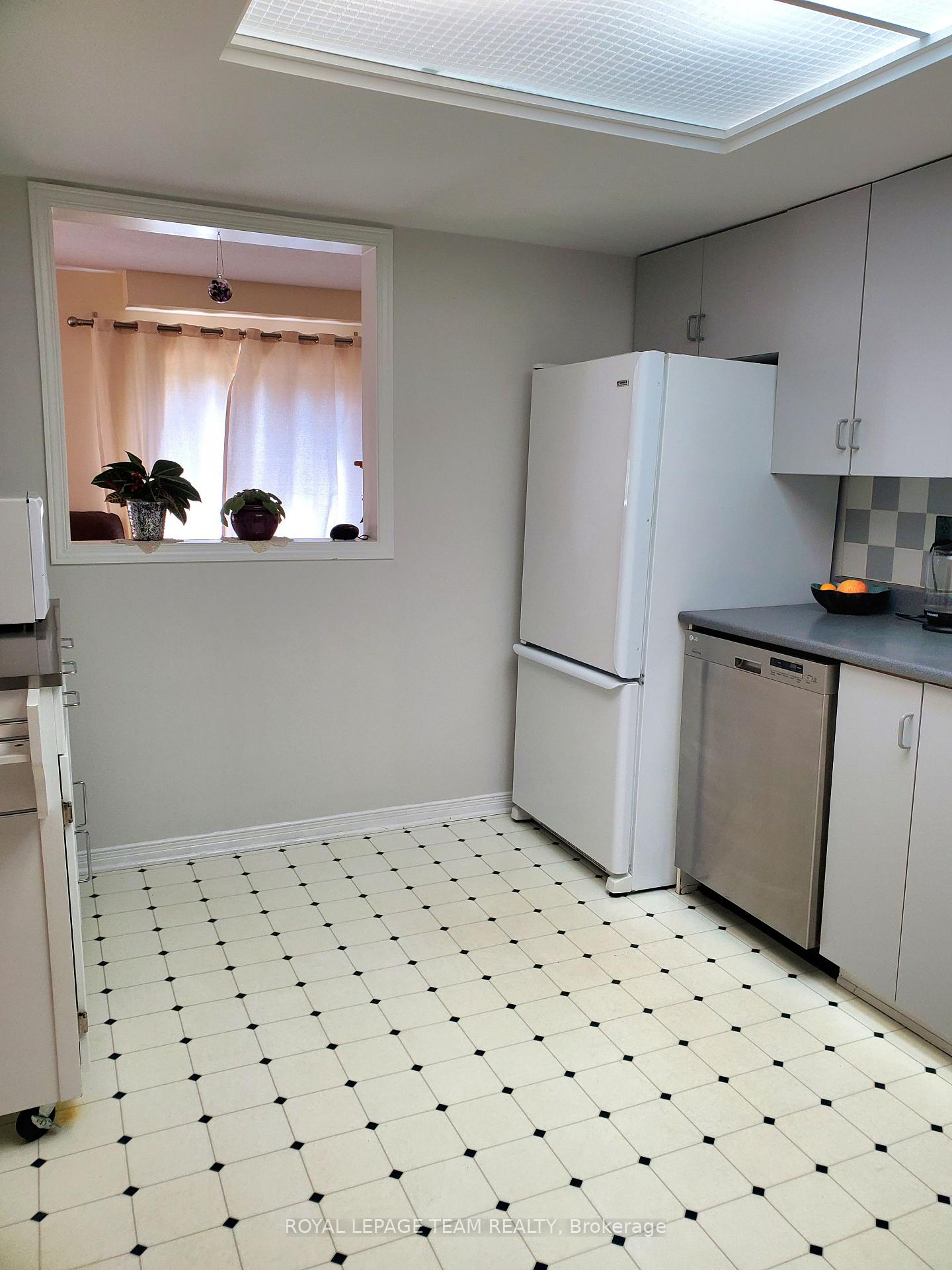 Photo 4 of 61 Mcgibbon Drive, Ottawa, Kanata - Katimavik — HOMEH