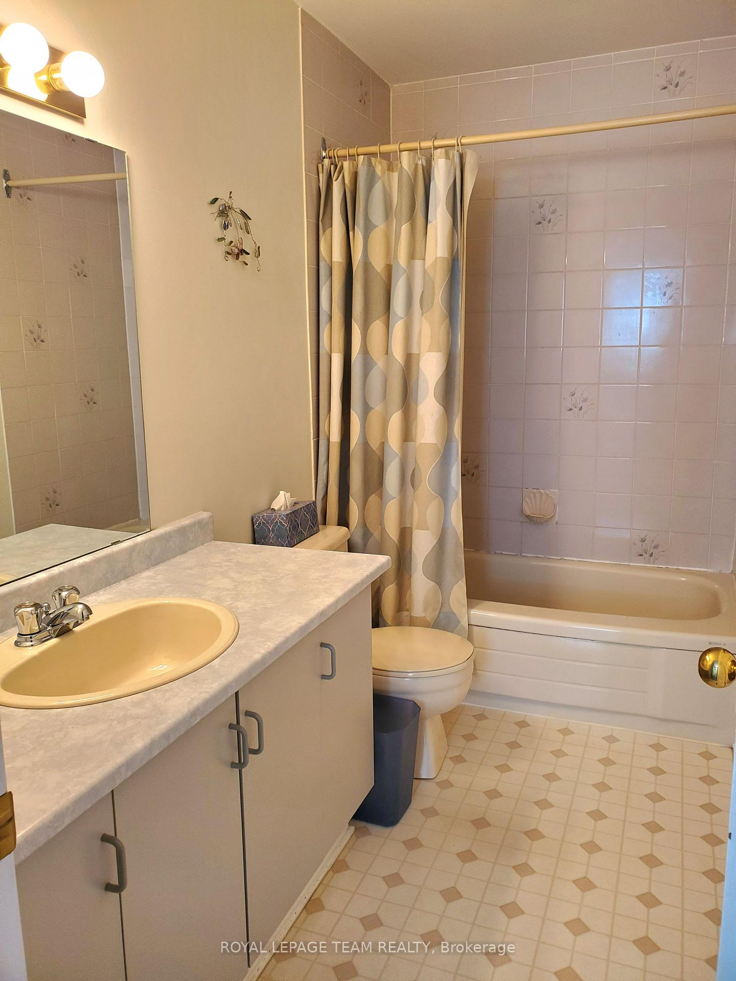 Photo 14 of 61 Mcgibbon Drive, Ottawa, Kanata - Katimavik — HOMEH