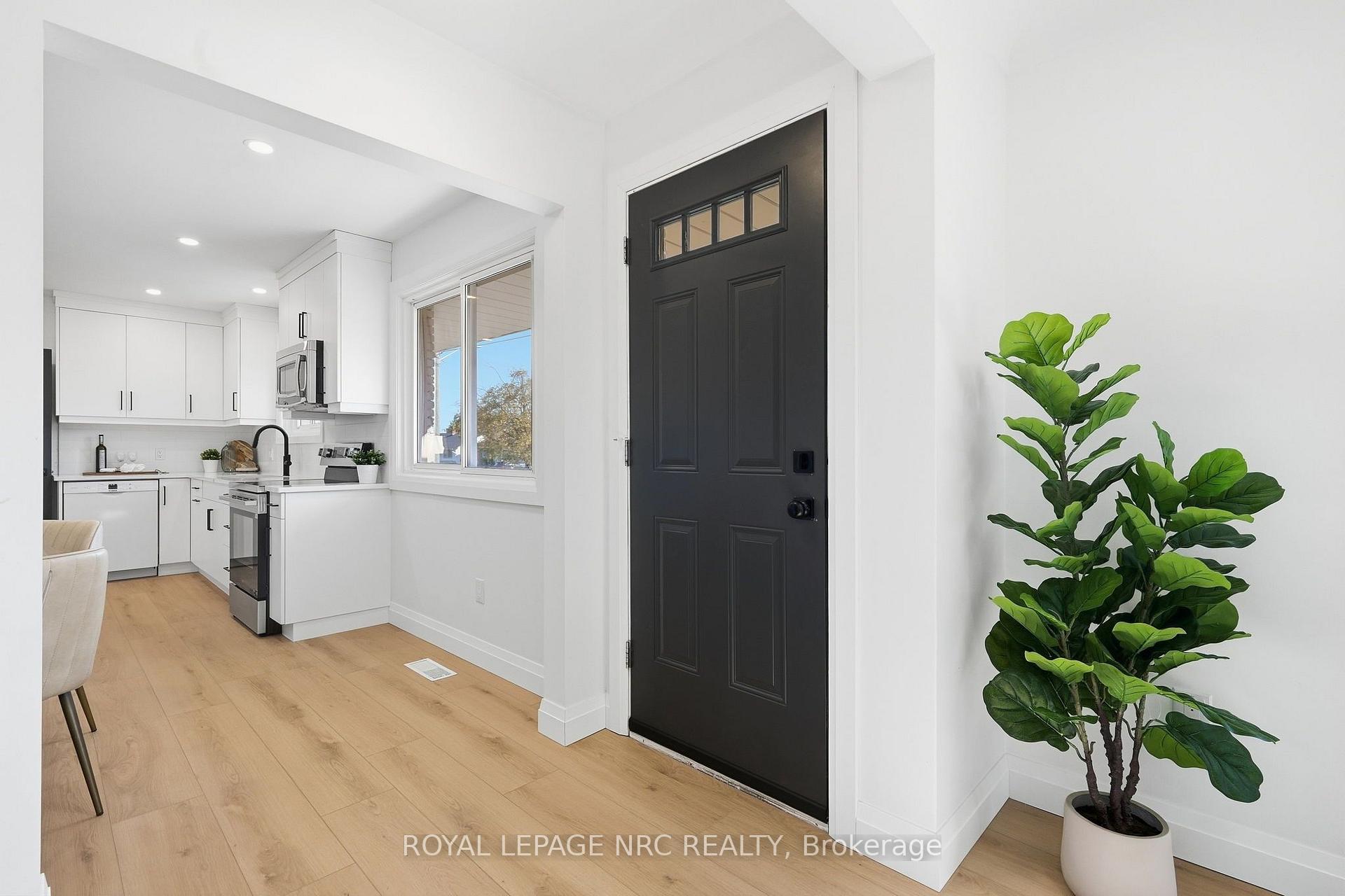 Photo 3 of 106 Jacobson Avenue, St. Catharines, Glendale/Glenridge — HOMEH