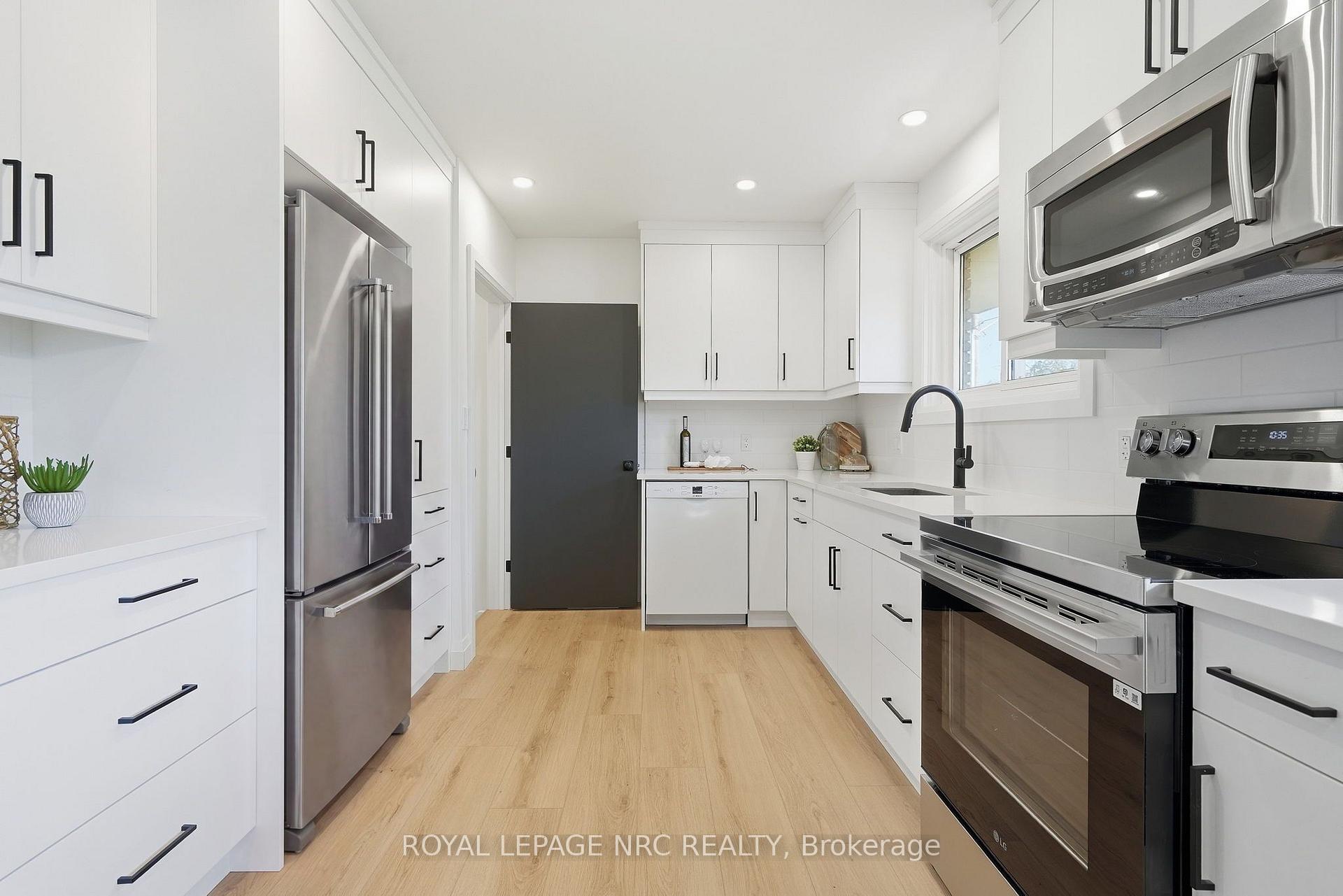 Photo 7 of 106 Jacobson Avenue, St. Catharines, Glendale/Glenridge — HOMEH