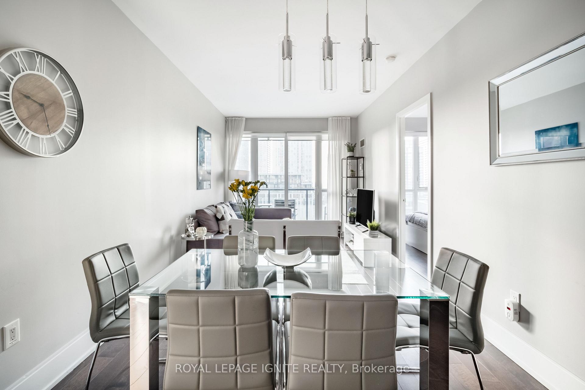 Photo 3 of Unit 828, 560 Front Street W, Toronto, Waterfront Communities — HOMEH