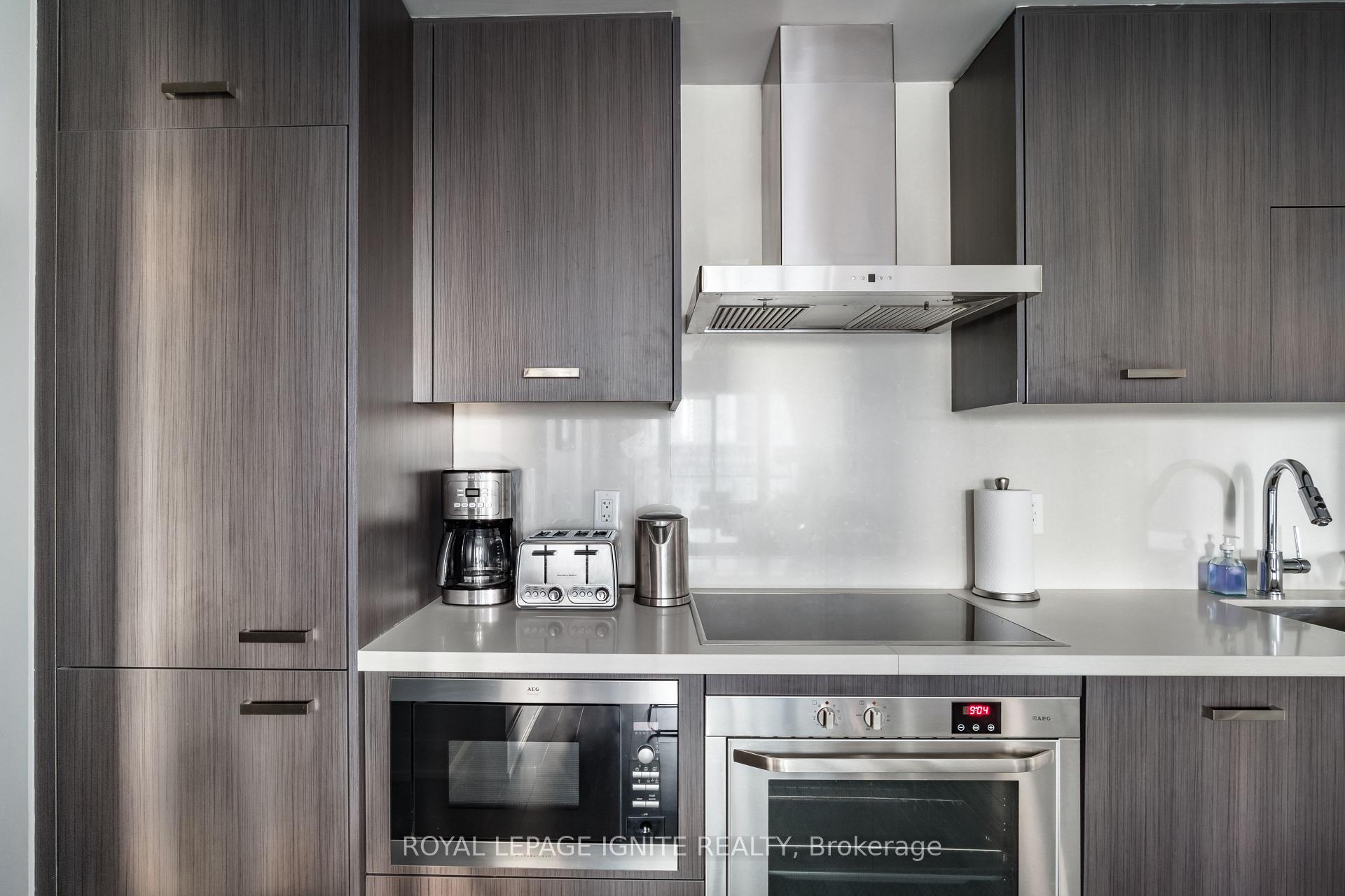 Photo 4 of Unit 828, 560 Front Street W, Toronto, Waterfront Communities — HOMEH
