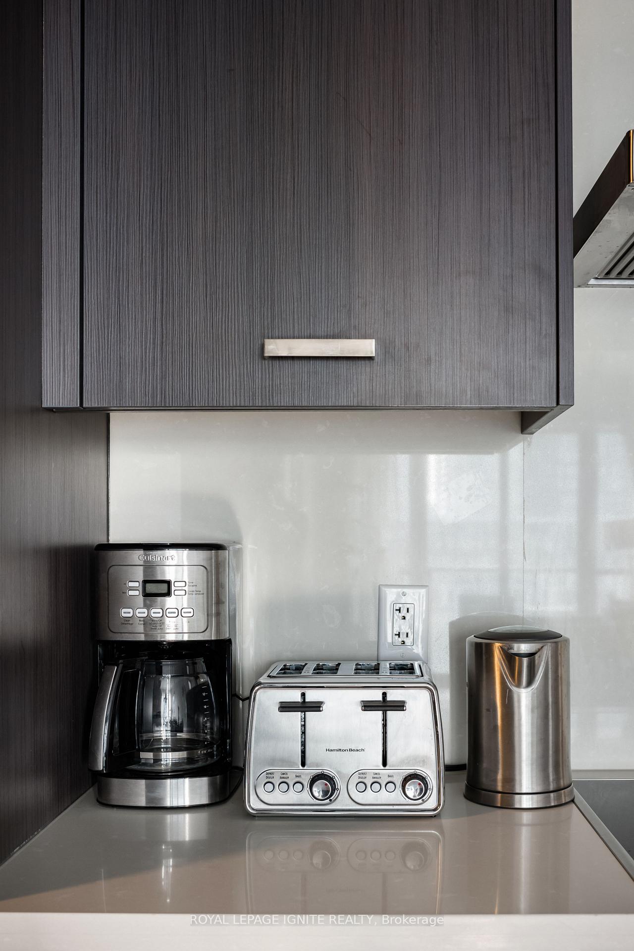 Photo 5 of Unit 828, 560 Front Street W, Toronto, Waterfront Communities — HOMEH
