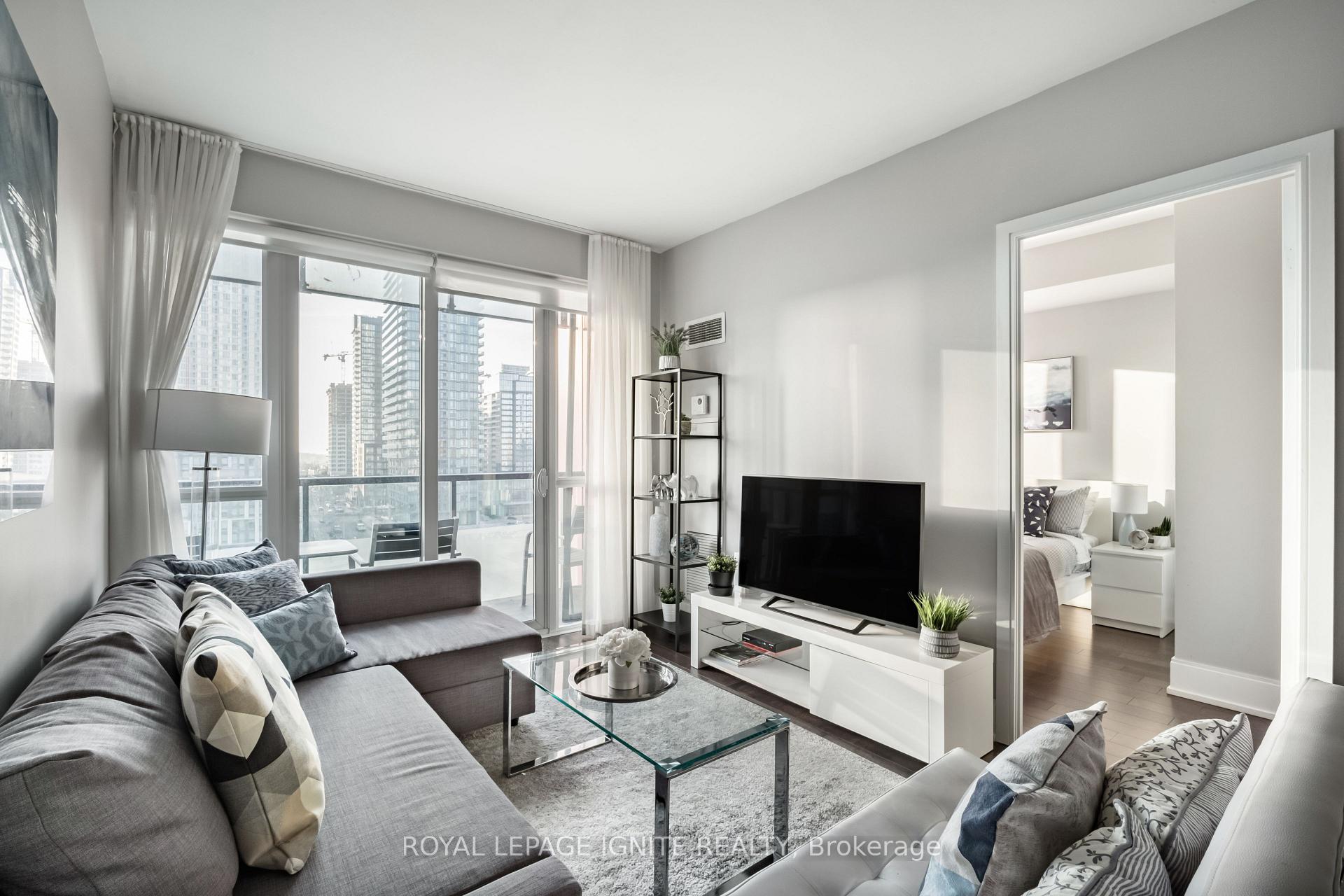 Photo 8 of Unit 828, 560 Front Street W, Toronto, Waterfront Communities — HOMEH