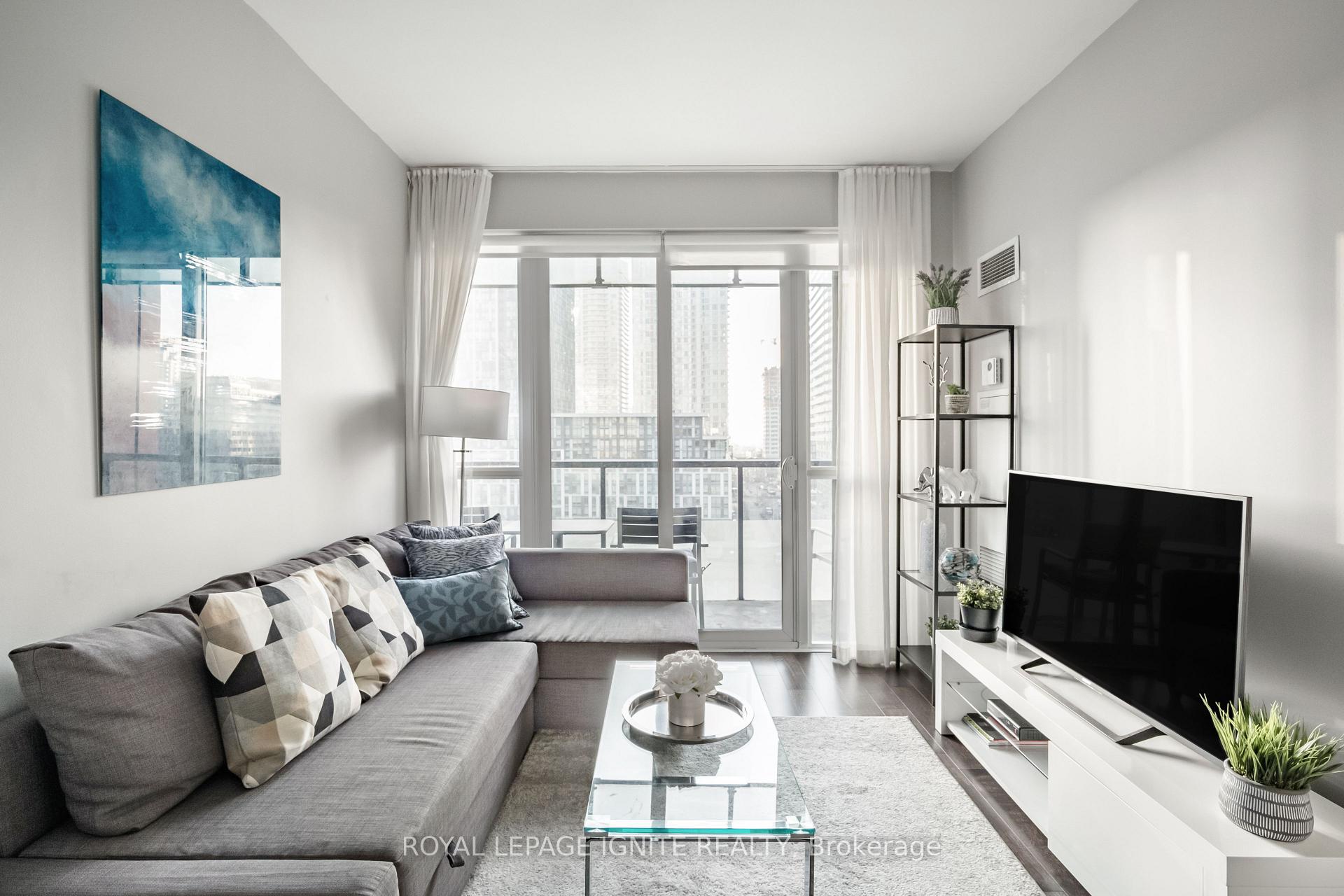 Photo 9 of Unit 828, 560 Front Street W, Toronto, Waterfront Communities — HOMEH