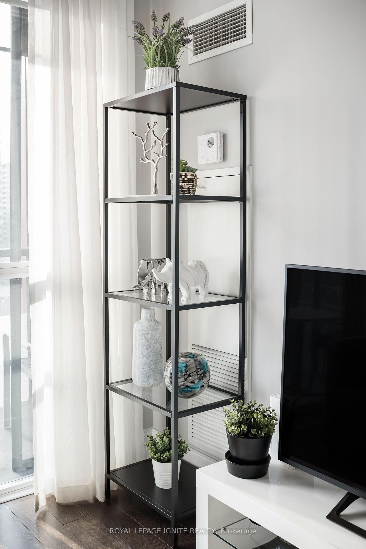 Photo 10 of Unit 828, 560 Front Street W, Toronto, Waterfront Communities — HOMEH