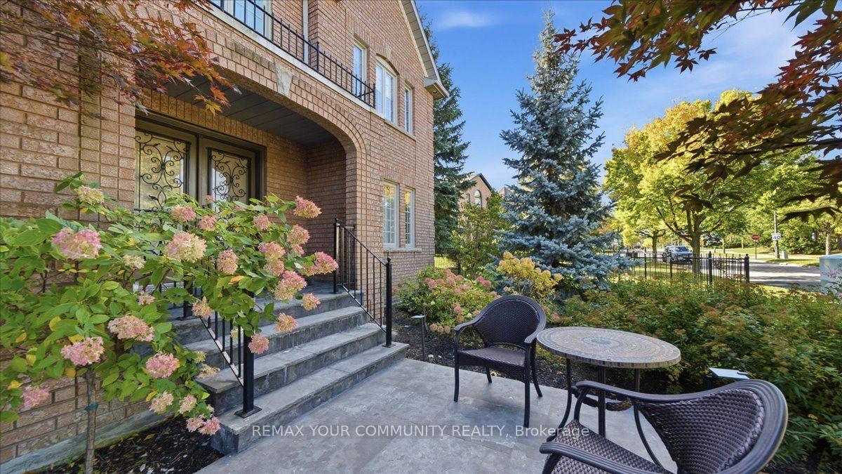 Photo 4 of 250 Roselawn Drive, Vaughan, Islington Woods — HOMEH