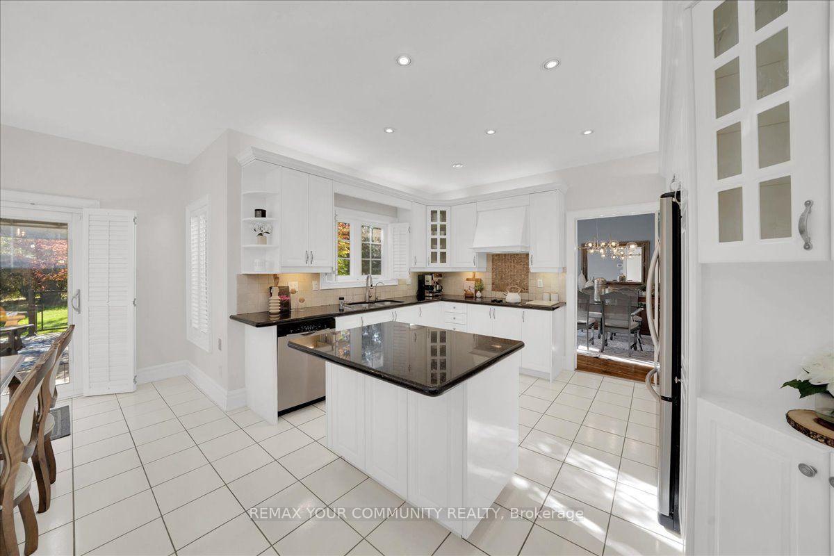 Photo 10 of 250 Roselawn Drive, Vaughan, Islington Woods — HOMEH