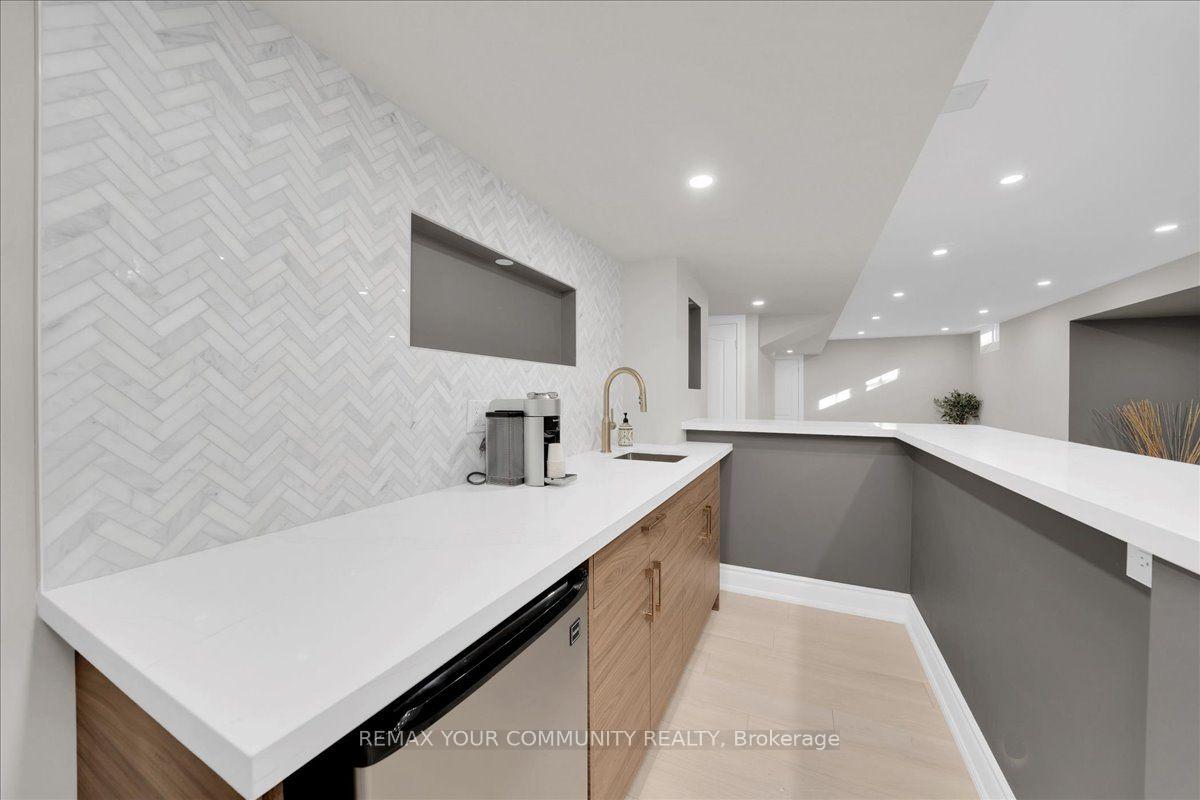 Photo 34 of 250 Roselawn Drive, Vaughan, Islington Woods — HOMEH