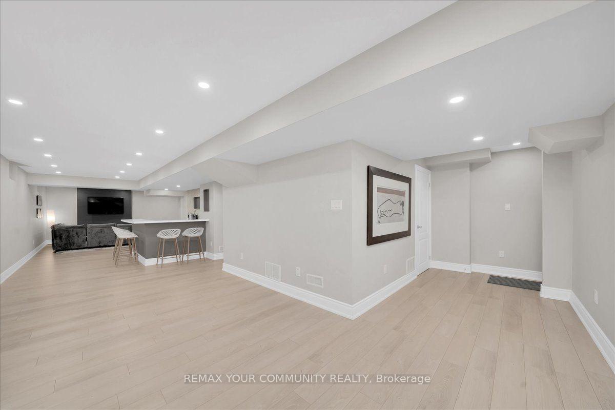 Photo 35 of 250 Roselawn Drive, Vaughan, Islington Woods — HOMEH