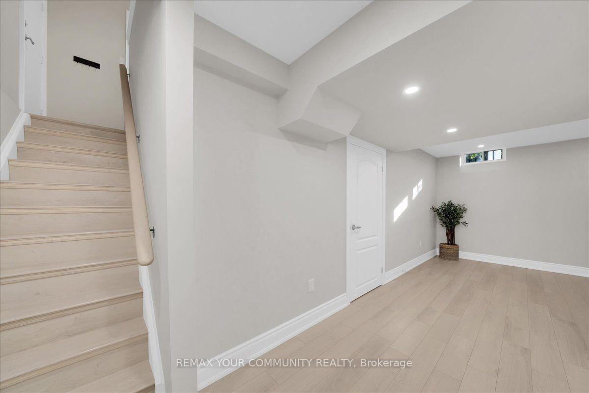 Photo 36 of 250 Roselawn Drive, Vaughan, Islington Woods — HOMEH