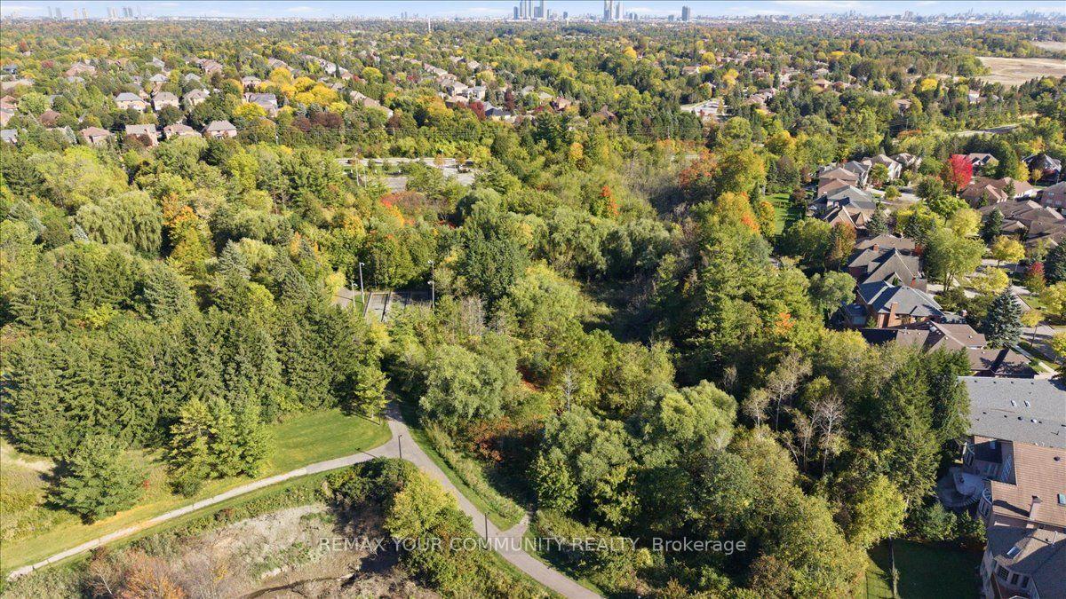 Photo 42 of 250 Roselawn Drive, Vaughan, Islington Woods — HOMEH