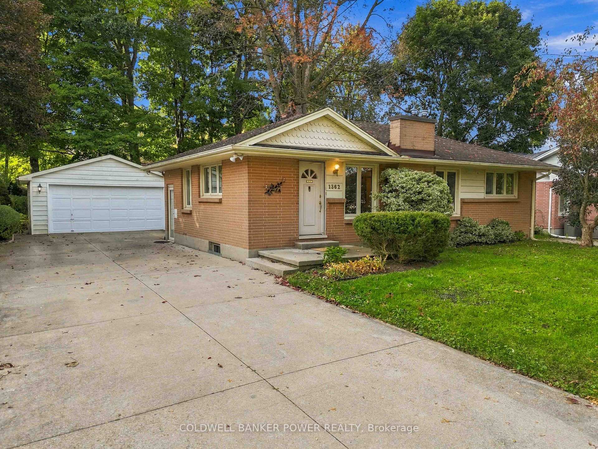Front of 1362 Collingwood Avenue