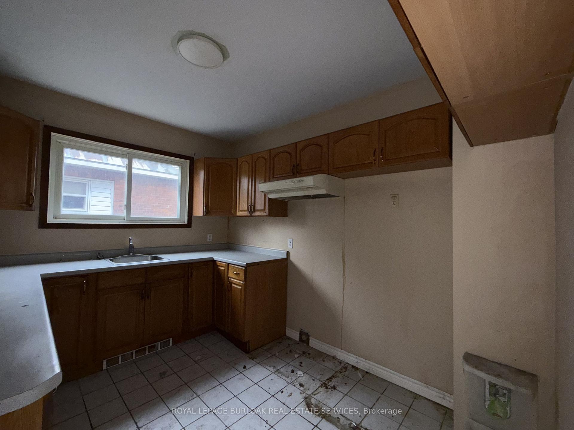 Photo 3 of 35 Albert Street E, Sault Ste Marie, Downtown Sault Ste. Marie-Ontario — HOMEH