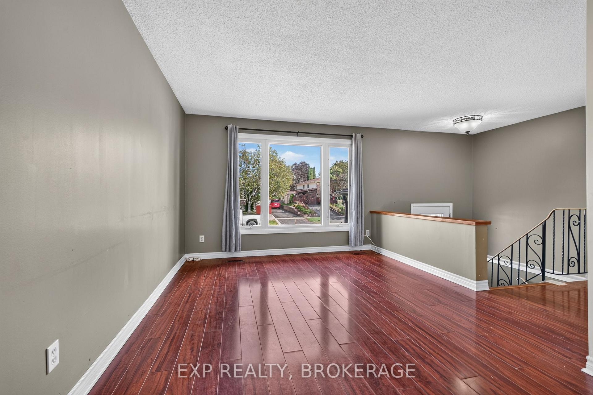 Photo 4 of 585 Gavin Court, Kingston, East Gardiners Rd — HOMEH