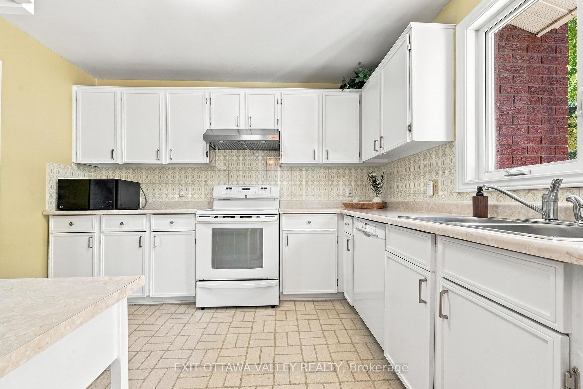 Photo 16 of 6 Sumac Court, Deep River, Deep River — HOMEH