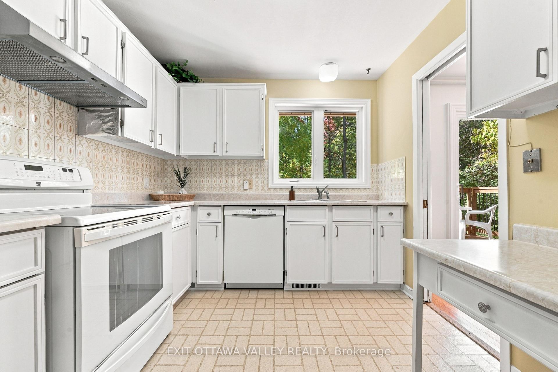 Photo 18 of 6 Sumac Court, Deep River, Deep River — HOMEH