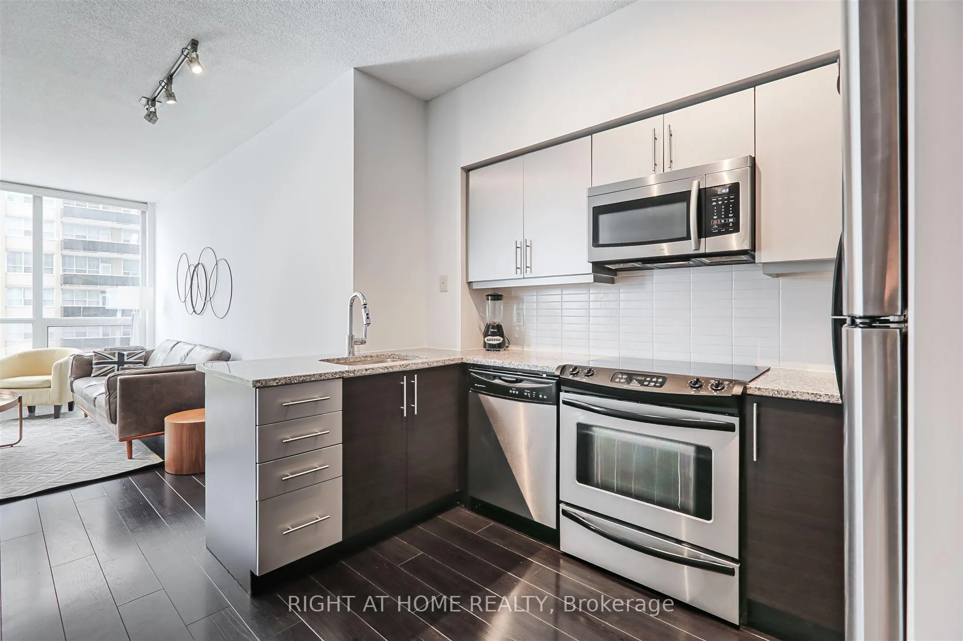 Front of Unit 908, 83 Redpath Avenue