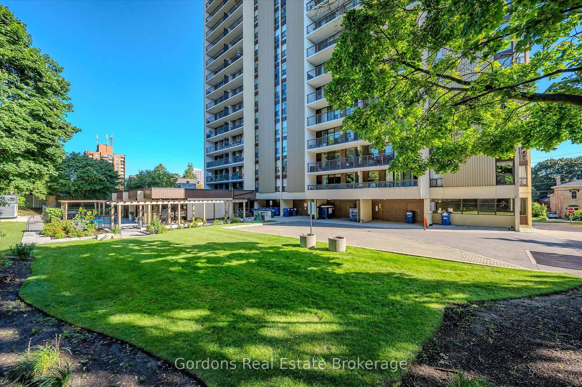 Photo 4 of Unit 1803, 81 Church Street, Kitchener, Cedar Hill — HOMEH