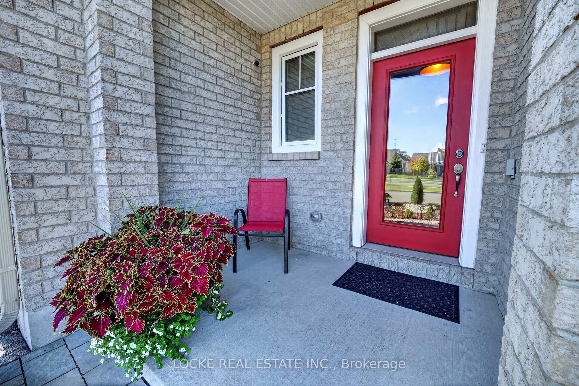 Photo 2 of 748 Cap Diamant Way, Ottawa, Camelot — HOMEH
