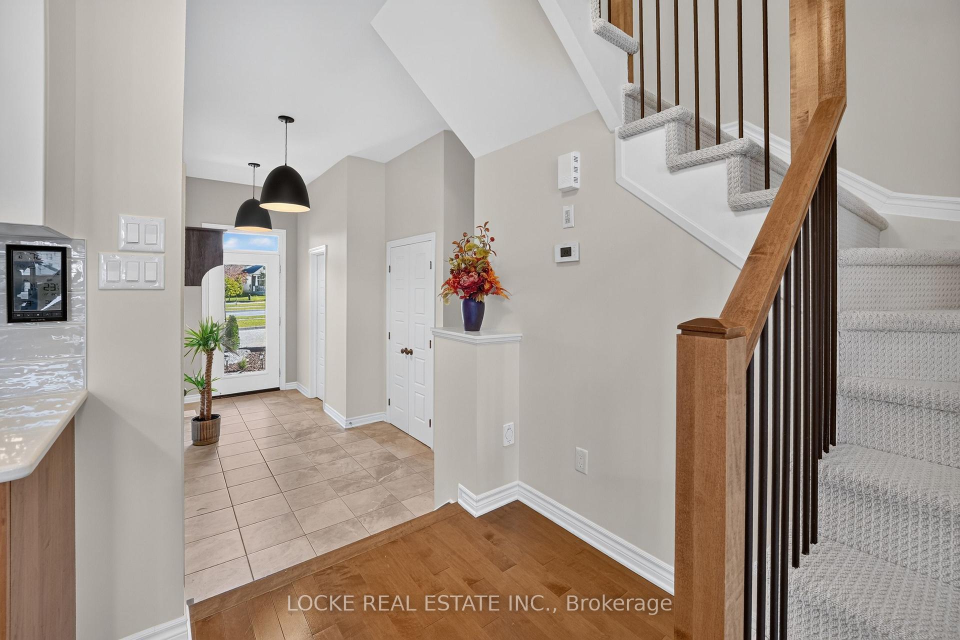 Photo 3 of 748 Cap Diamant Way, Ottawa, Camelot — HOMEH