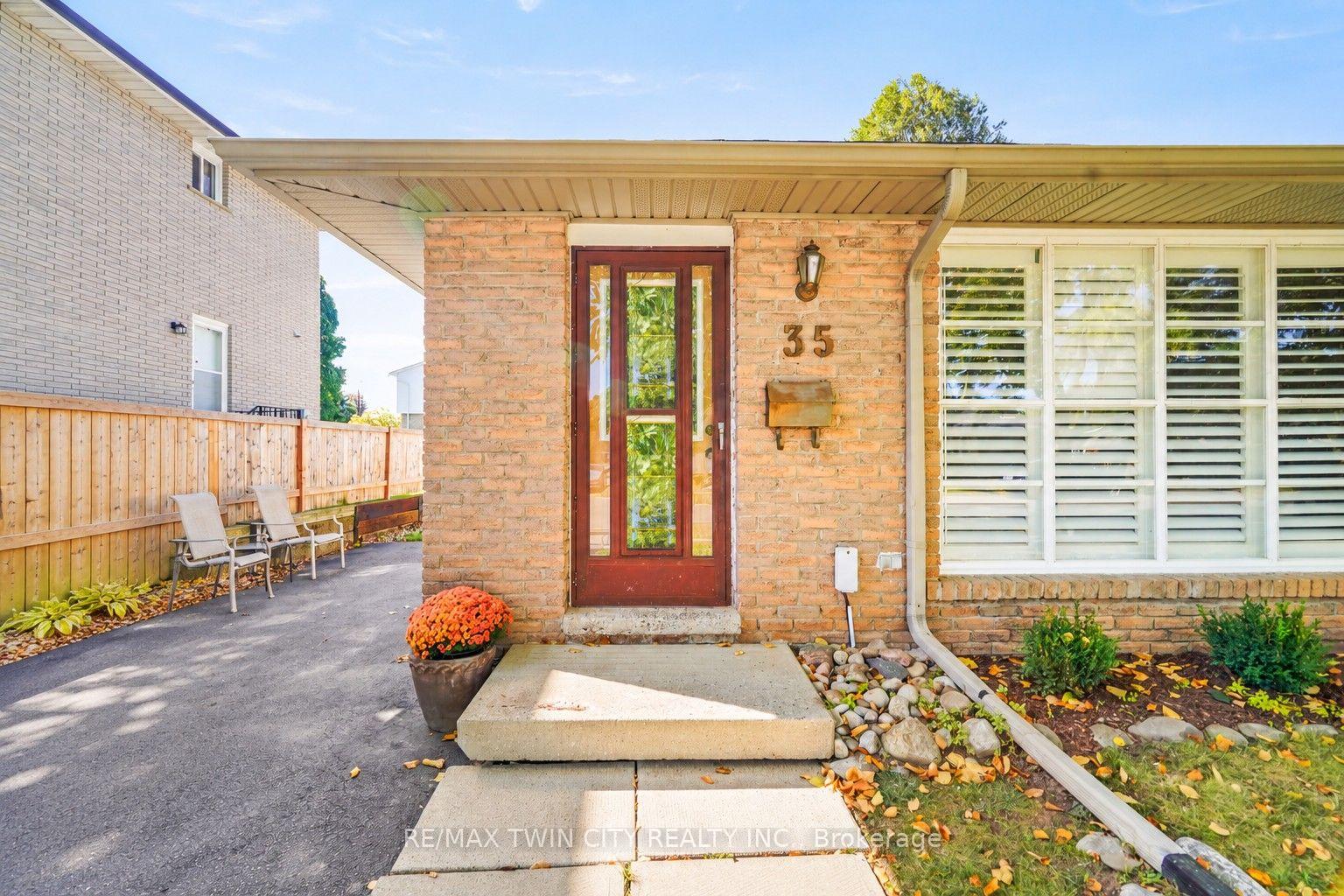 Photo 8 of 35 Ivanhoe Road, Brantford, Cedarland — HOMEH