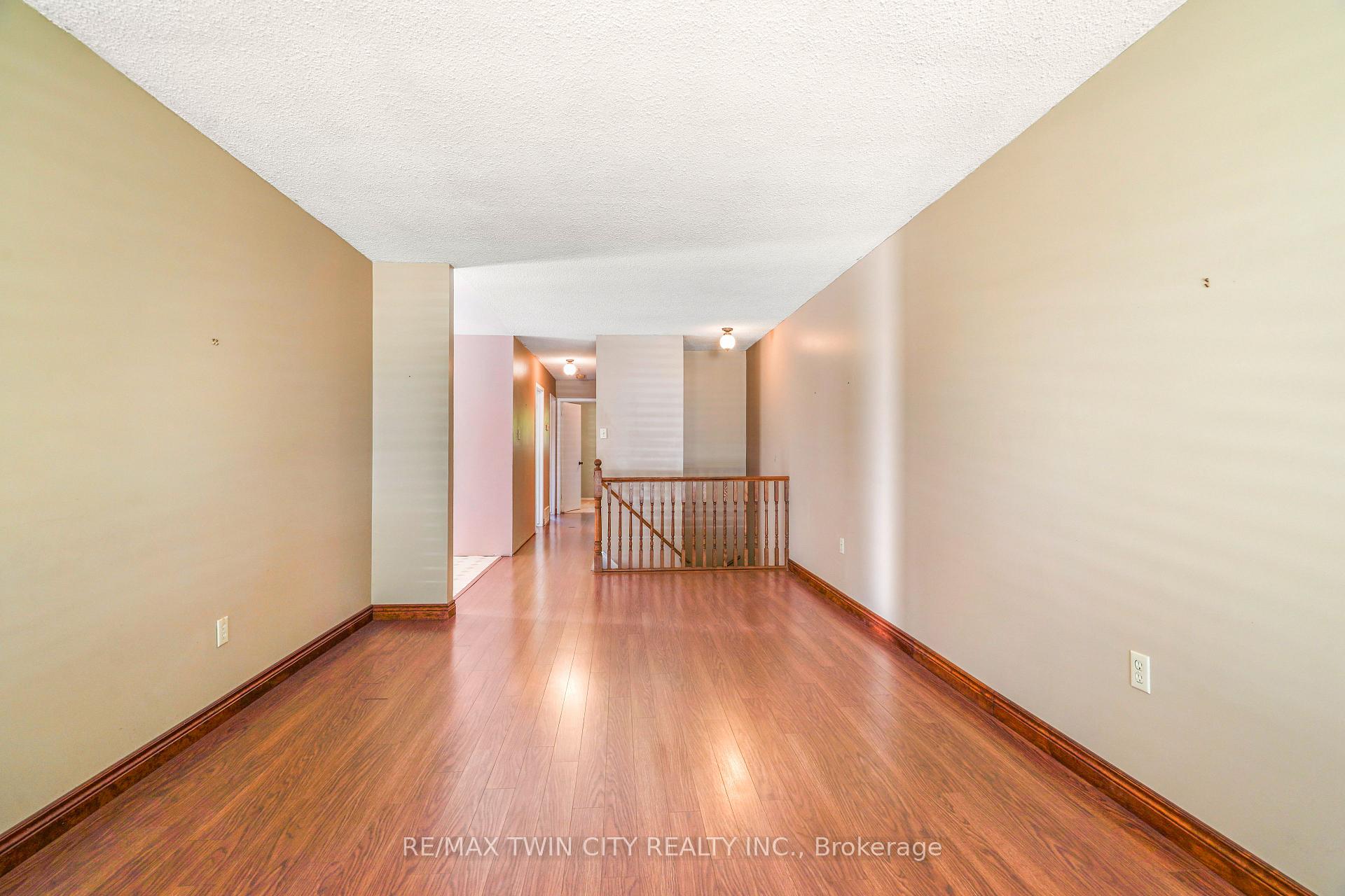 Photo 12 of 35 Ivanhoe Road, Brantford, Cedarland — HOMEH