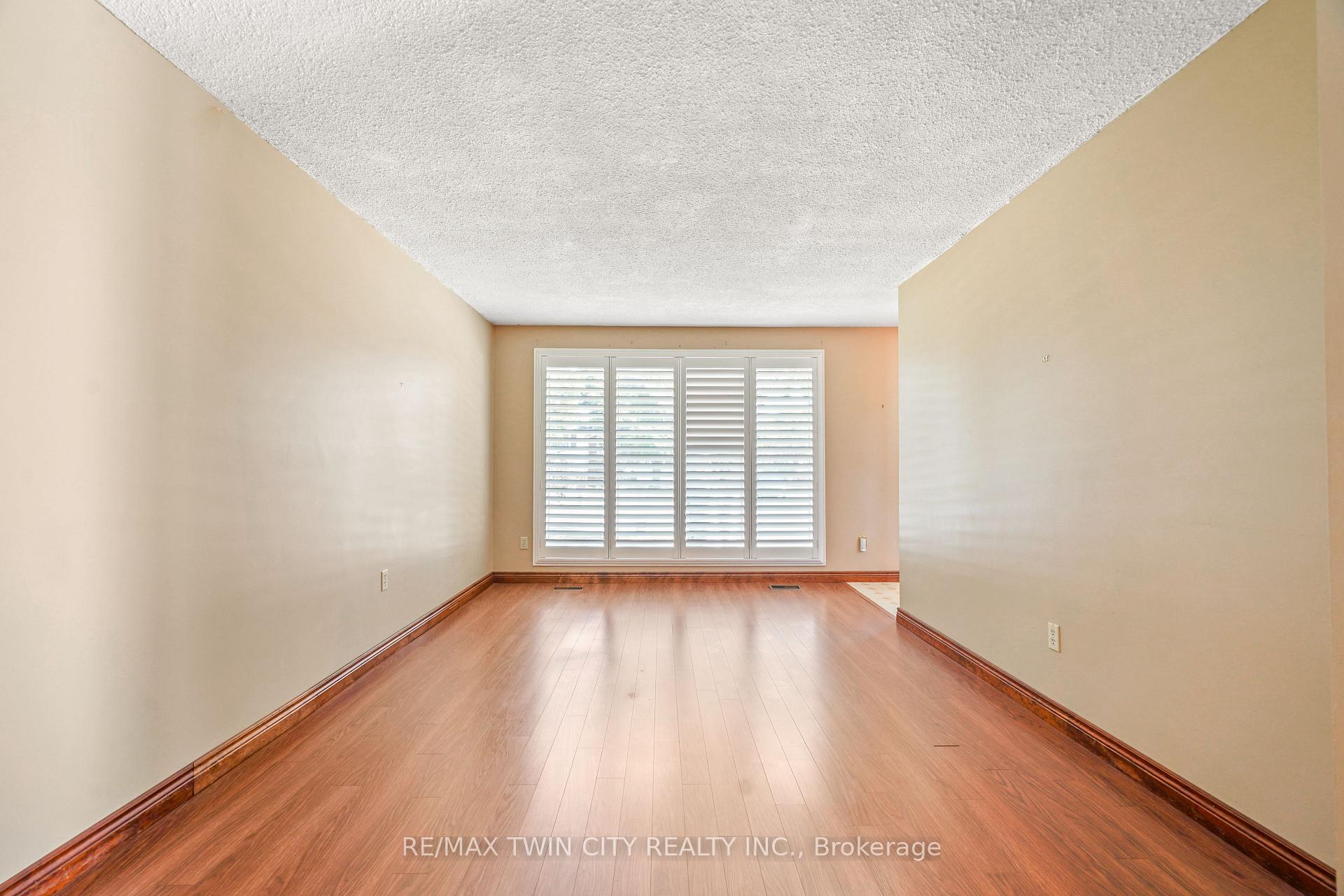 Photo 14 of 35 Ivanhoe Road, Brantford, Cedarland — HOMEH