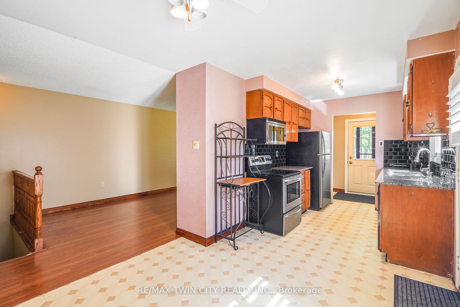 Photo 19 of 35 Ivanhoe Road, Brantford, Cedarland — HOMEH