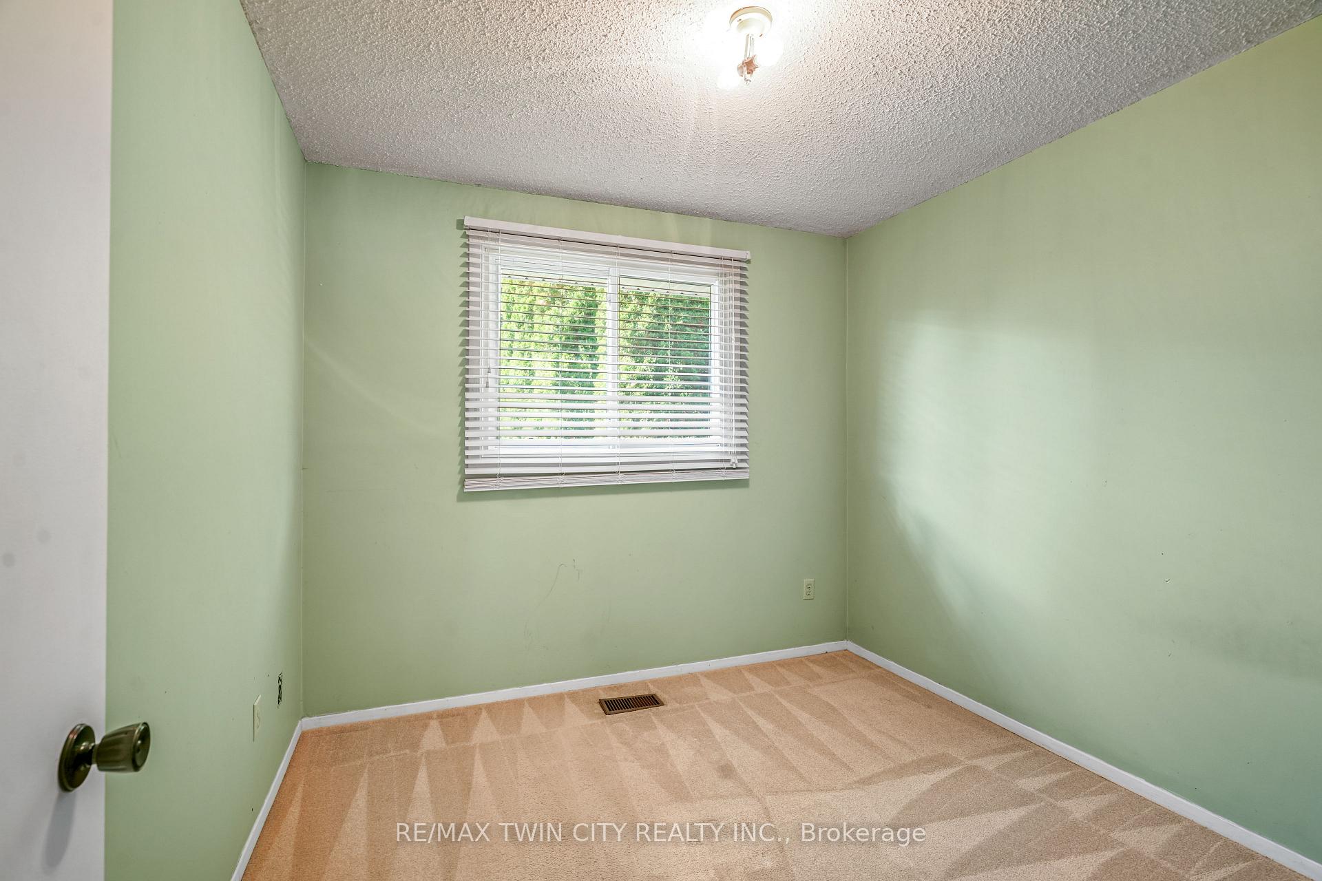 Photo 30 of 35 Ivanhoe Road, Brantford, Cedarland — HOMEH
